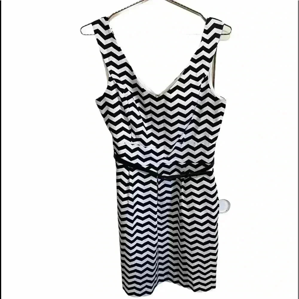 White House Black Market Black and White Zigzag Sleeveless Mini Dress